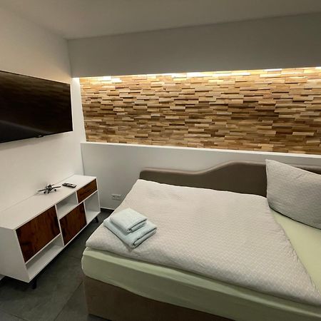 Aviators Guest House - Premium Room Штраусберг Экстерьер фото
