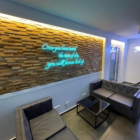 Aviators Guest House - Premium Room Штраусберг Экстерьер фото