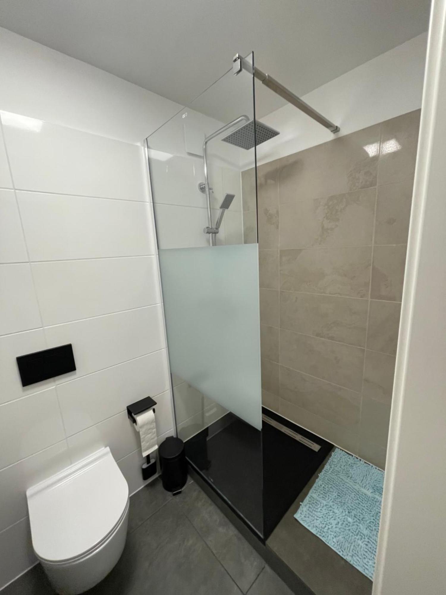 Aviators Guest House - Premium Room Штраусберг Экстерьер фото